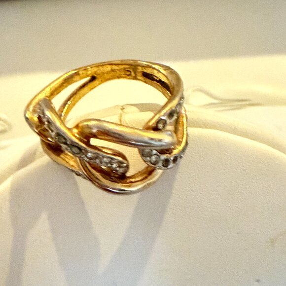 UNIQUE LINK FASHION RING WITH CLEAR RHINESTONE 6.5 - Picture 3 of 6